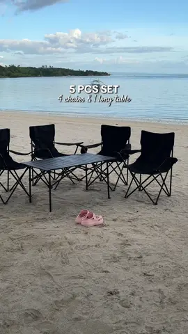 Abot na abot pa sa summer bihh!#campingchairswithtable#foldabletable#foldablechairs#campingequipment#fypシ゚ #fyppppppppppppppppppppppp 