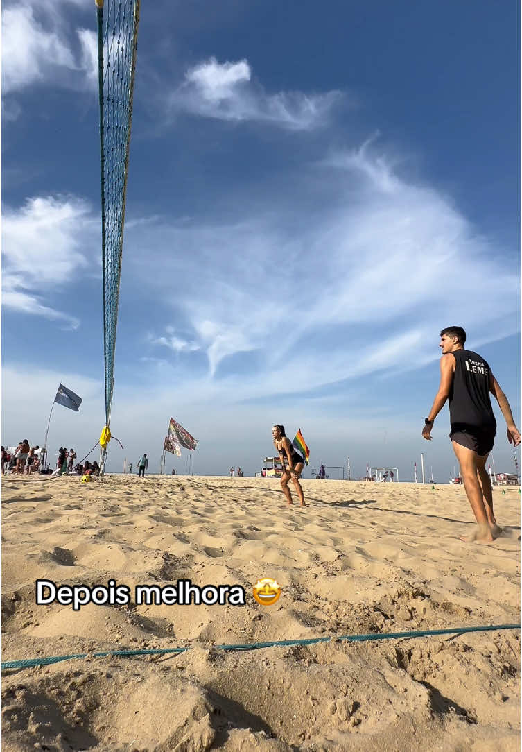 Primeiro você começa e depois você melhora. Confia! #futevolei #futevoleidepressao #futevoleifeminino 
