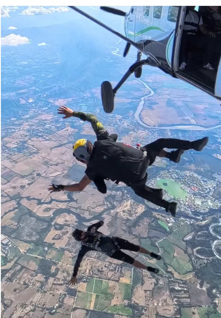De lo único que te vas a arrepentir es de NO HABERLO INTENTADO 🔥 Escríbenos y reserva ahora 🪂 #parati #xieloskydive #paracaidismo #skydive #skydiving #fyp #sky #volar 