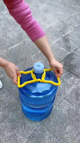 Alat Angkat Galon Air Holder Pengangkat Galon Alat Bantu Angkat Galon Plastik #alatangkatgalon #alatangkatgalonair #pengangkatgalon #fypindonesia 