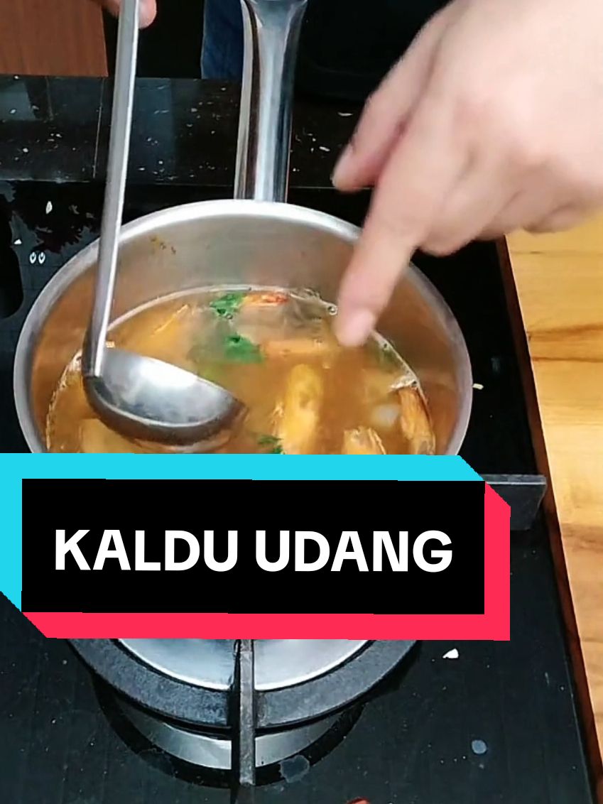 kepala udang jangan dibuang. Mending dijadikan kaldu untuk jadi kuah sup atau saus #kaldu #kalduudang #shrimp #shrimpstock #cooking #kontenmasak #kontenmasakmemasak #acaramasak #live #livemasak #livemasakmasak #videomasak 
