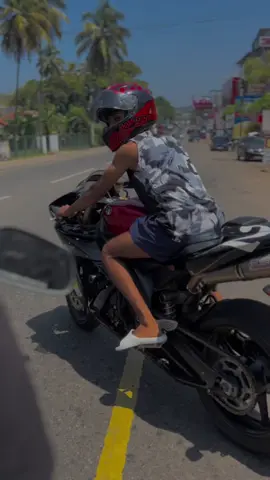 යන්නම් මතකෙන් පෙරදා 😩💐 #fyp #viral #foryou #yamaha #r1 #4ku_10yy #highcapacitysrilanka🇱🇰 #jlracing #racingmodified #2 #exup 