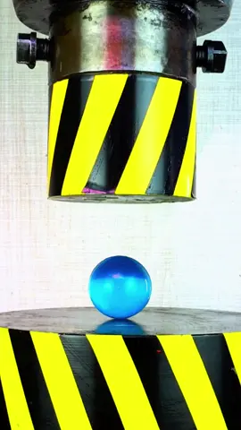hydraulic press has .... sphere ... what will happen #asmr #🇺🇸 #hydraulicpress #2025 #fypシ゚viral #newyork #california #losangeles #donaltrump #happynewyear #happynewyear #california #losangeles #sphere 
