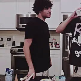 (chris liked) i edit chris more then matt and im like the biggest matt girl  - ac @harm 😘 || scp irisscp || shakes+zooms mimivvc  - #fyp #chrissturniolo #christophersturniolo #chrissturnioloedit #chrisedit #sturniolotriplets #sturnioloedit #foryou #videostar #edit #viral 