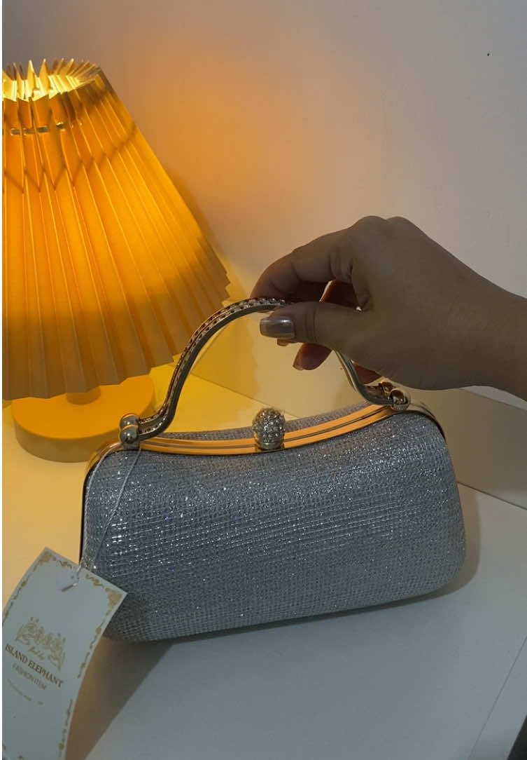 in any occassion u want. it's perfect ✨👛👜 #dazzlingbag #eveningclutchbag #clutchbag 