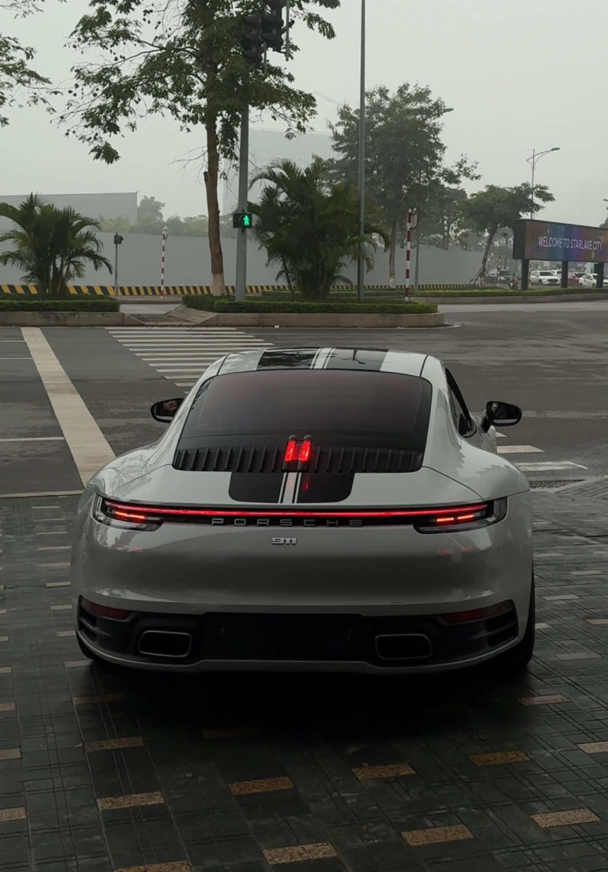 🍑 này hay 🍑 gái mê hơn ae nhỉ🙈 #daiphatluxurycar #porsche911 #porsche #911carrera 