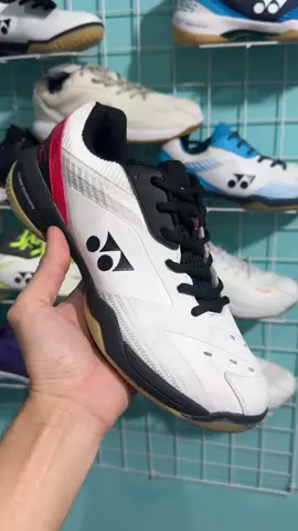 SHB 65z3 WHITE RED ‼️ . #newbestsport #sepatubadminton #yonexbadminton #shb65z3 #sepatuyonex 