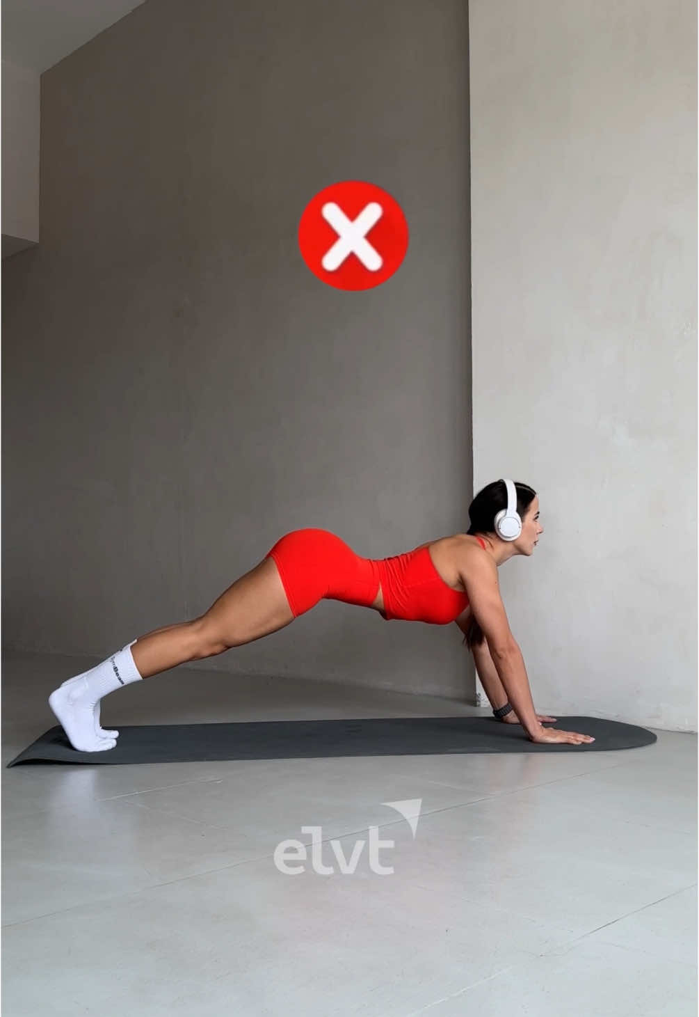 Want structured workouts and meal plans to achieve your goals? 💡 Try ELVT — my fitness app! Get a 7-day FREE trial and access: 🏋️‍♀️ Gym & Home Workouts – tailored programs for fat loss, muscle gain, and body recomposition. 🥗 Personalized Meal Plans – choose from fat loss, weight gain, or body recomposition plans. 🤝 Community & Support – stay motivated with like-minded people! 🚀 Start today! Link in bio ⬆️ Red fit @GymBeam code: olesia5 #abs #core #homeworkout #fitnesstips #workouttips #gym #fitnessapp #mealplan