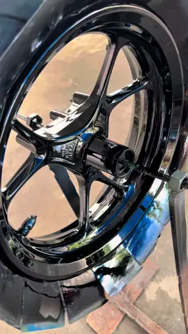 Deep black glosy.. Repaint all motor & mobil  Order now  📞082267312385 📍Padang Maninjau, kecamatan Aek Kuo, Kabupaten Labuhanbatu Utara  #velgnmax #nmaxmodifikasi #repaintvelg #repaint #painting #painter 