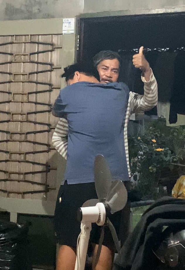 Seeing my boyfriend break down because he has so much on his mind breaks my heart. But I’m so lucky to have a Tatay who always reassures us with a thumbs up, saying, ‘Okay lang yan, kaya nyo yan ha. Andito lang ako 🥹😭 