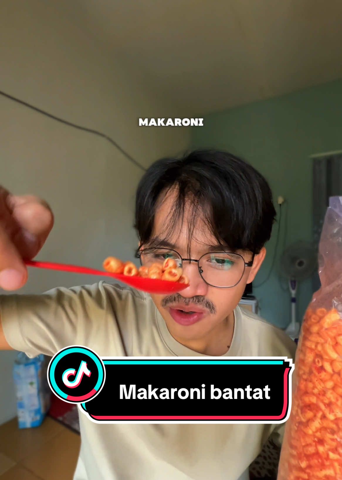 Makaroni bantat segede bantal guling #makaroni #makaronibantat #jajanantiktok #jajananviral #makaronijagungmanis 