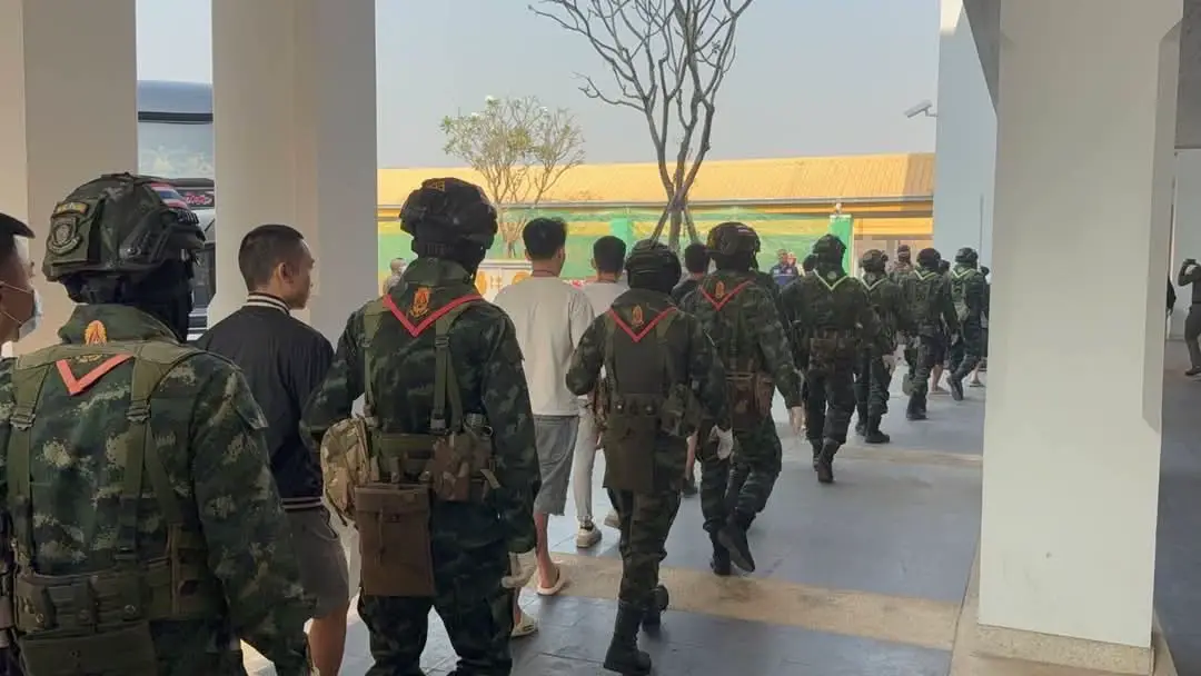 หน่วยเฉพาะกิจราชมนู บูรณาการส่งตัวชาวจีน 621 รายกลับประเทศ หลังรัฐบาลร่วมมือจีน-เมียนมา ปราบปรามขบวนการค้ามนุษย์และอาชญากรรมข้ามชาติ #กองทัพบกRoyalThaiArmy #กำลังป้องกันชายแดน #RTA #กองทัพบก #กองทัพบก #ทหารบก #royalthaiarmy 