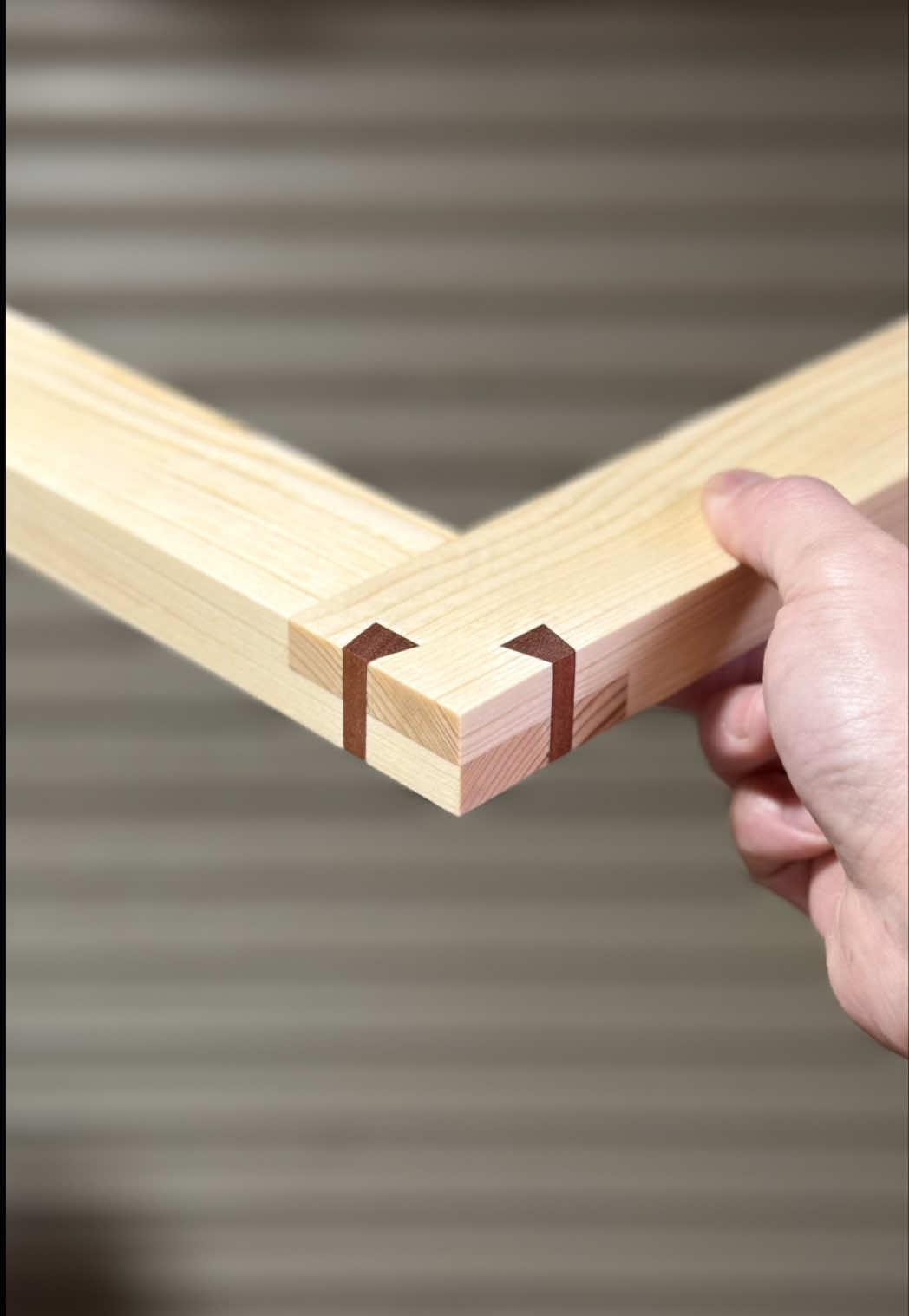 Dovetail Key Reinforcement for Corner Half-Lap Joint. #woodworking #joint #DIY #asmr #japanesejoinery 