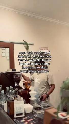 jika mau menjauh, aku bisa menjauh duluan kok 🥹