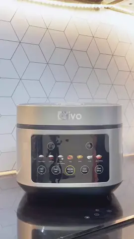 😍 Ai là người chơi hệ THÍCH CƠM thì mới hiểu nồi cơm điện OLIVO RC88 xịn thế nào! 👌 Đầu tiên là thiết kế đáy bo tròn nên giữ nhiệt, truyền nhiệt tốt, vì thế hạt gạo chín kỹ từ bên trong, đảm bảo cơm dẻo, thơm, giữ trọn dinh dưỡng. Lòng nồi INOX 304 an toàn tuyệt đối khi tiếp xúc thực phẩm ở nhiệt độ cao, kết hợp với công nghệ Natural Air độc quyền giúp nấu cơm chống dính siêu đỉnh nên vệ sinh cũng dễ lắm. 💯 Nồi cân được cả gạo nếp và tẻ, em nấu lần nào cũng thành công, dễ xới, dễ tróc. Ưng quá chừng ưng. 👉 Nhìn hạt cơm căng mẩy, dẻo tơi, ấm nóng thế kia là đĩa cá kho, thịt rang tới công chuyện với em luôn 😆 #OlivoRC88 #Noicomdienolivo