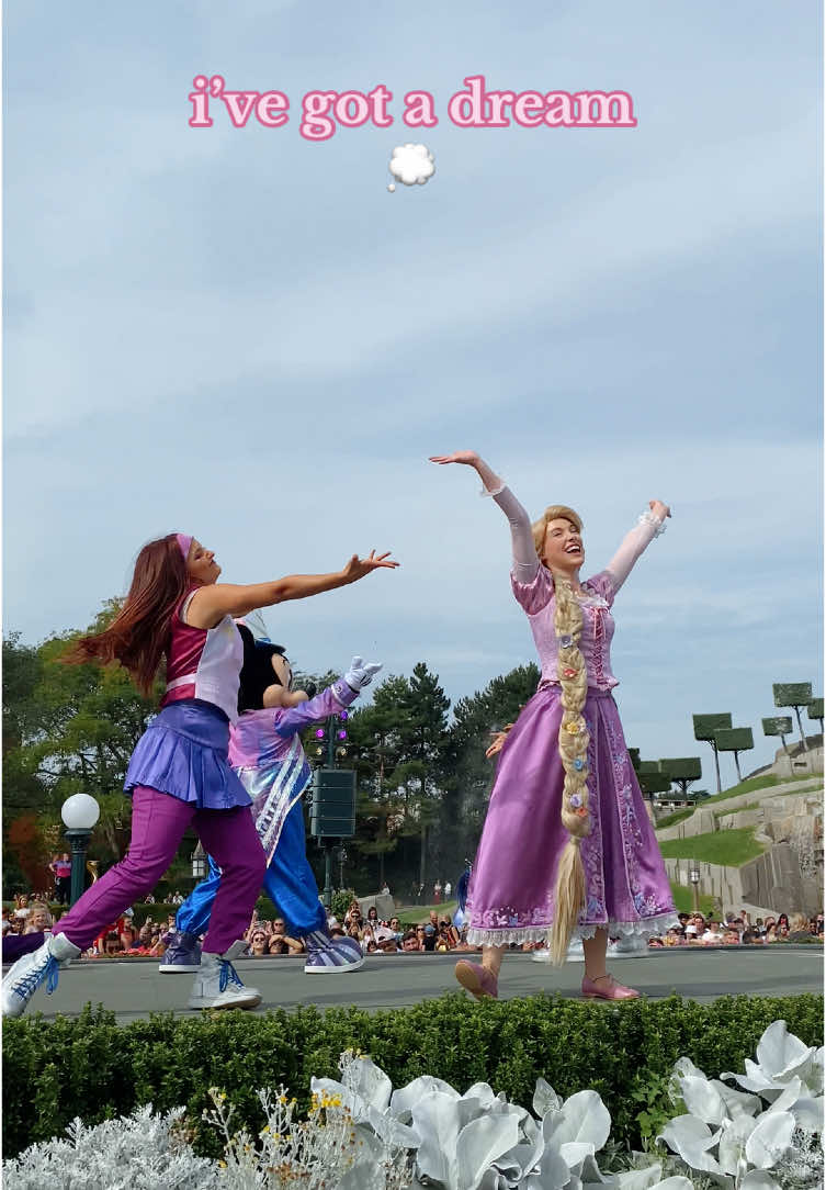 dreaming of punzy at DLP30 💖 what’s your dream?? 💭  ••• #disney #disneyparks #disneyparksuk #distok #disneytok #disneycreator #dlp #disneylandparis #disneylandpark #disneycharacters #disneyprincess #tangled #rapunzel #disneyparade #dreamandshinebrighter #dlp30 