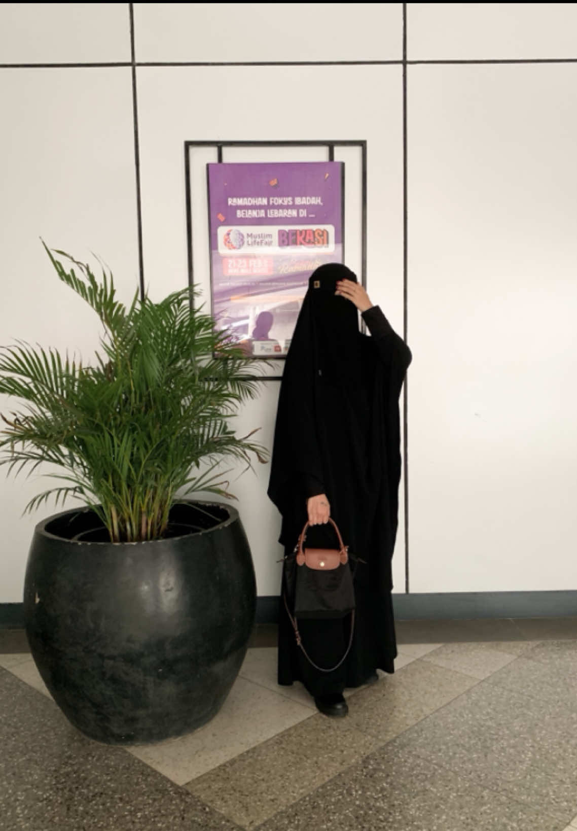 Bismillah.. Yuk yang bingung weekend ini mau kemana, coba dateng aja ke event @muslimlifefair  Yang mau samaan boots nya kaya aku bisa langsung kepoin keranjang kuning nya ya guys😘 #muslimah #muslimahbercadar #hijabsyari #SepatuBootKulit #BootKulitAsli #SepatuKulitPremium #BootTrendy #FashionWanita #OOTDStyle #SepatuLokal #KulitAsliIndonesia #ViralSepatu #FYPIndonesia #HandmadeBoots #SepatuKeren #Stylemuslimah #BestSellerBoots