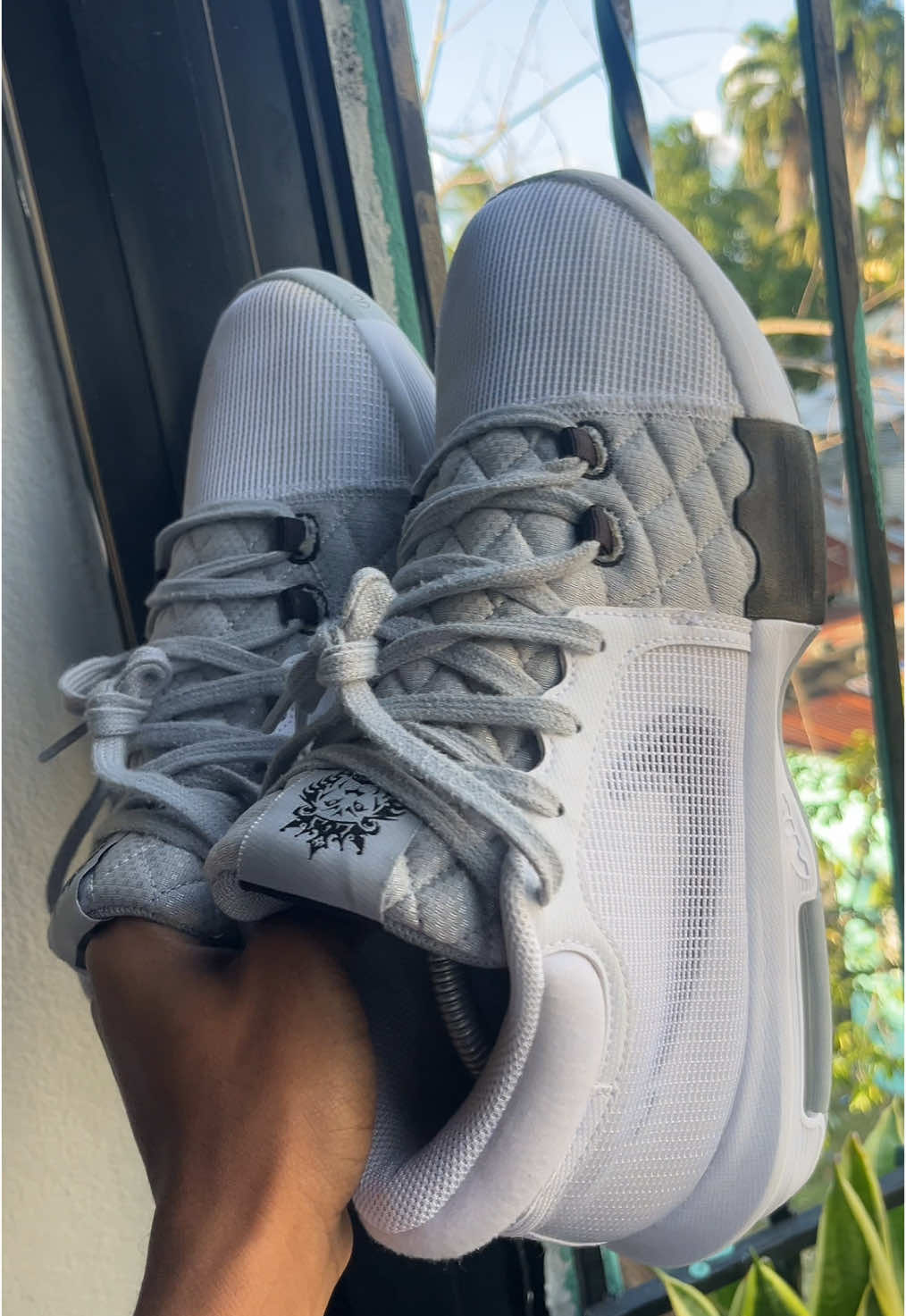 LeBron Witness 8 “White Light Smoke Grey”👨🏽‍🚀 📐Size 9.5(43) 27.5cm  💵$3599 ⭐️Condición: A+ Como Nuevos @elliderclothingsport  #elliderclothingsport #basketball #nike #lebron 