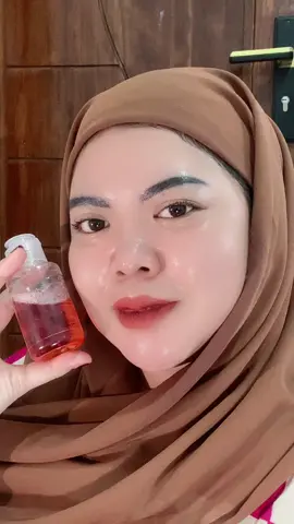 Wajib banget yang punya plek tebal bekas jerawat banyak,lama pake skincare ke putih,bersih, wajib banget tambah toner plek ini cepet banget proses nya 😍#tonerdarkspot #yonglowskincare #fypp #tonerviral 