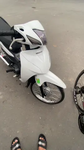 ae chơi màu trắng chắc ghét nhất mùa mưa này#wave #honda #ưave110 