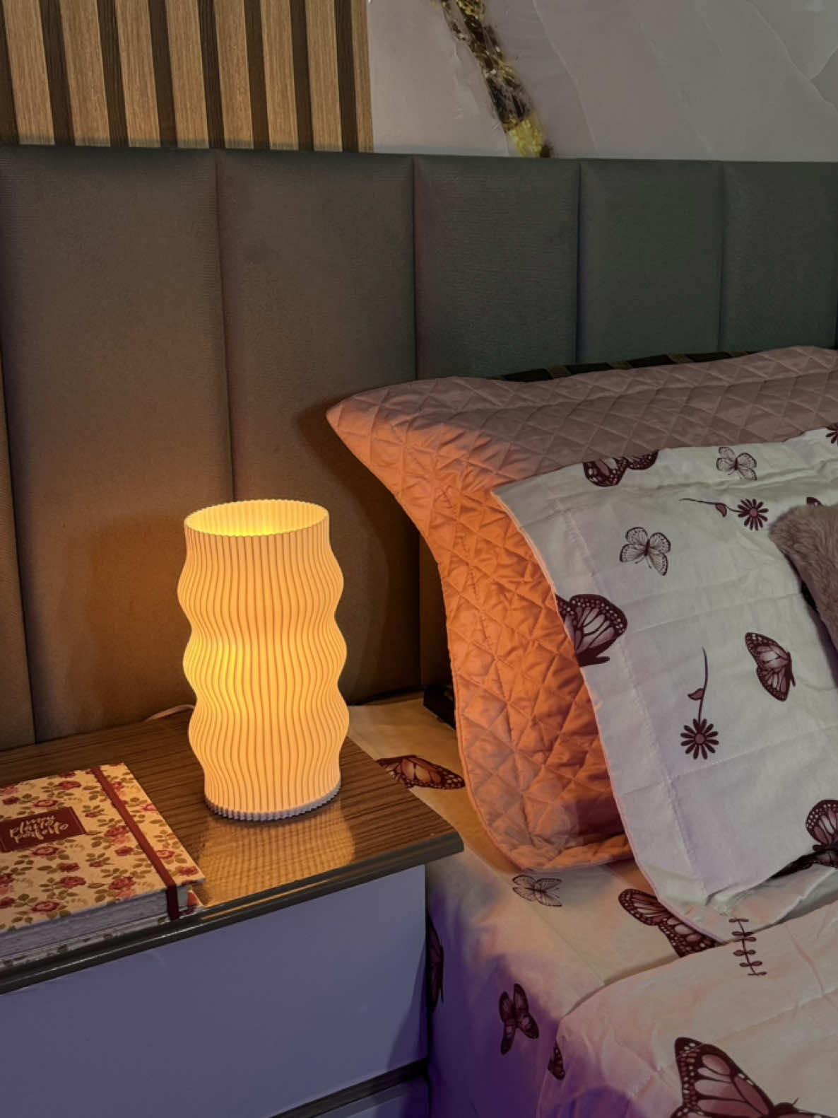 Item mais lindooooo da @Shopee Brasil  || luminária . . . . . #achadinhos #achadosshopee #shopee #comprinhas #comprinhasshopee #aesthetic #quartodemenina #decoracao #quarto 