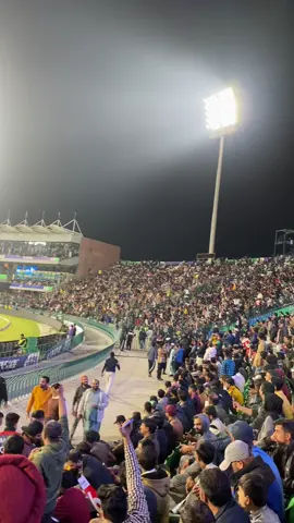 Lahore stadium Crowd heavy 🔥🫡 #championtrophy2025pakistan🇵🇰 #gaddafistadium #australiavsengland #cricketlover 