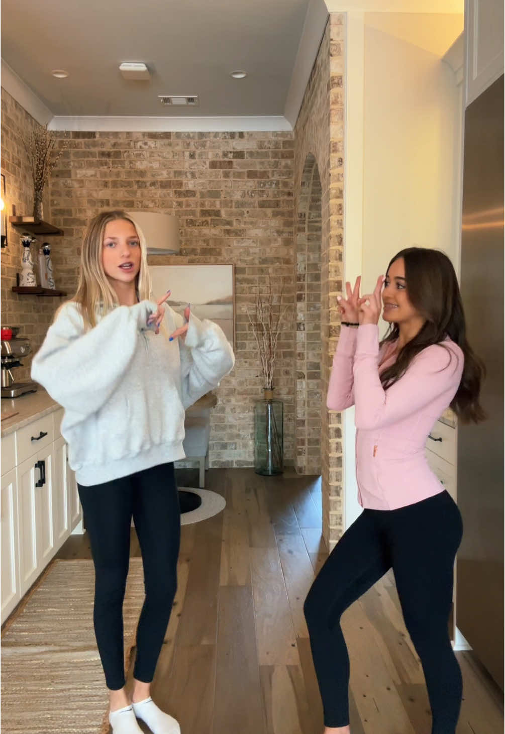 strike a pose 📸📸#foryoupage #fyp #xybca #viral #duo #dance @brooklyn 