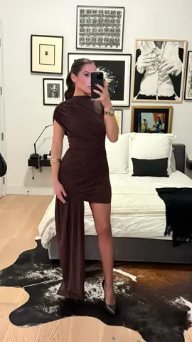 OK once again this was delivered the same day I wore it, so lucky it looked good👏 dress link in my bio 🙃 #fitcheck #ootn #fashiontiktok #winterfashion #fyp #foryoupage #eventdress #delavali #engagementpartyoutfit #weddingguestdress 