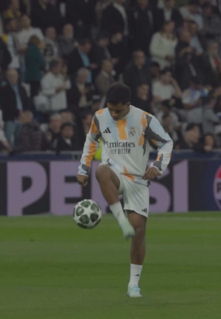 CAN YOU DO THIS? #rodrygo #baller #realmadridfc #championsleague #skills @Real Madrid C.F. 