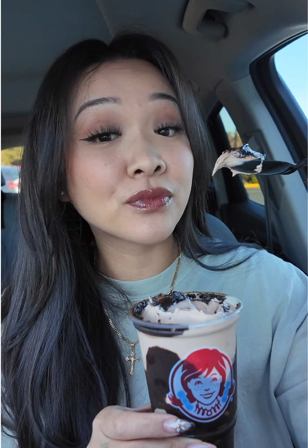 Trying @Wendy’s ✨NEW✨ Thin Mints Frosty 😌 #wendys #thinmints #frosty #fastfood #fastfoodlife #snack #mukbang #dessert #foodies #foodtiktok 