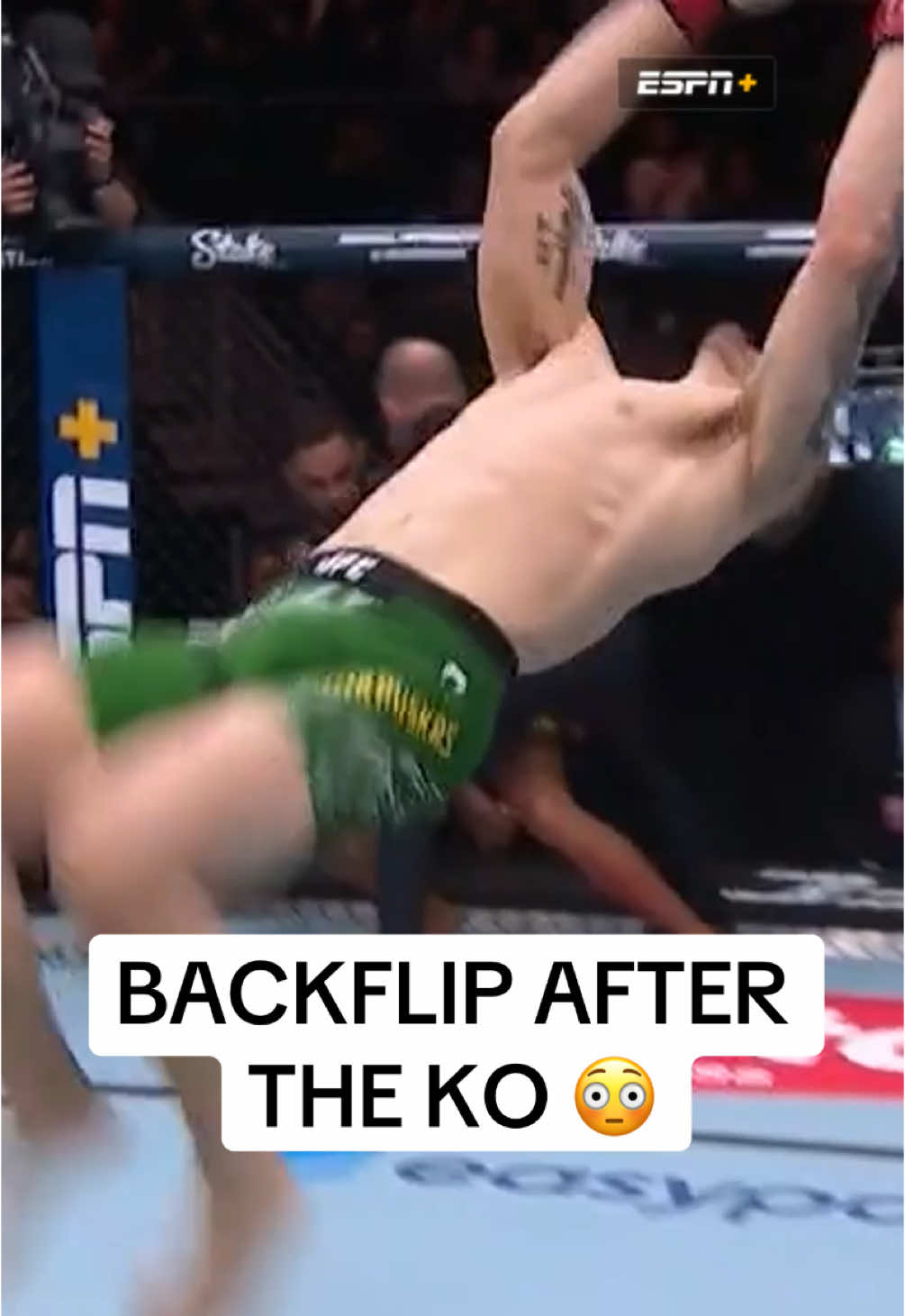 What a #celebration after the #KO 🙌 #UFC #mma #ufcseattle #backflip 