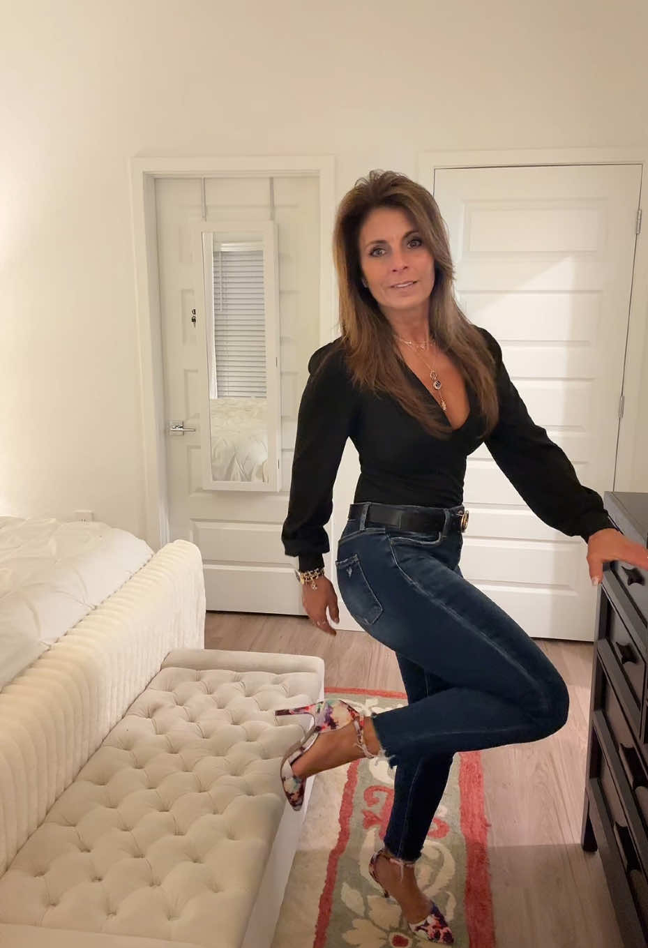 #jeans #lovervet #lovervetjeans #vervet #vervetjeans #emmalousboutique #skinnyjeans #heels #over50 #LASThalfBESThalf #TheGenXway #genx #80s #mtv #80smusic #80sRock #over50club #over50style #50sclub #over50women #genxwomen #genxcrew #genxwomen #genxmom #emptynesters #emptynest 