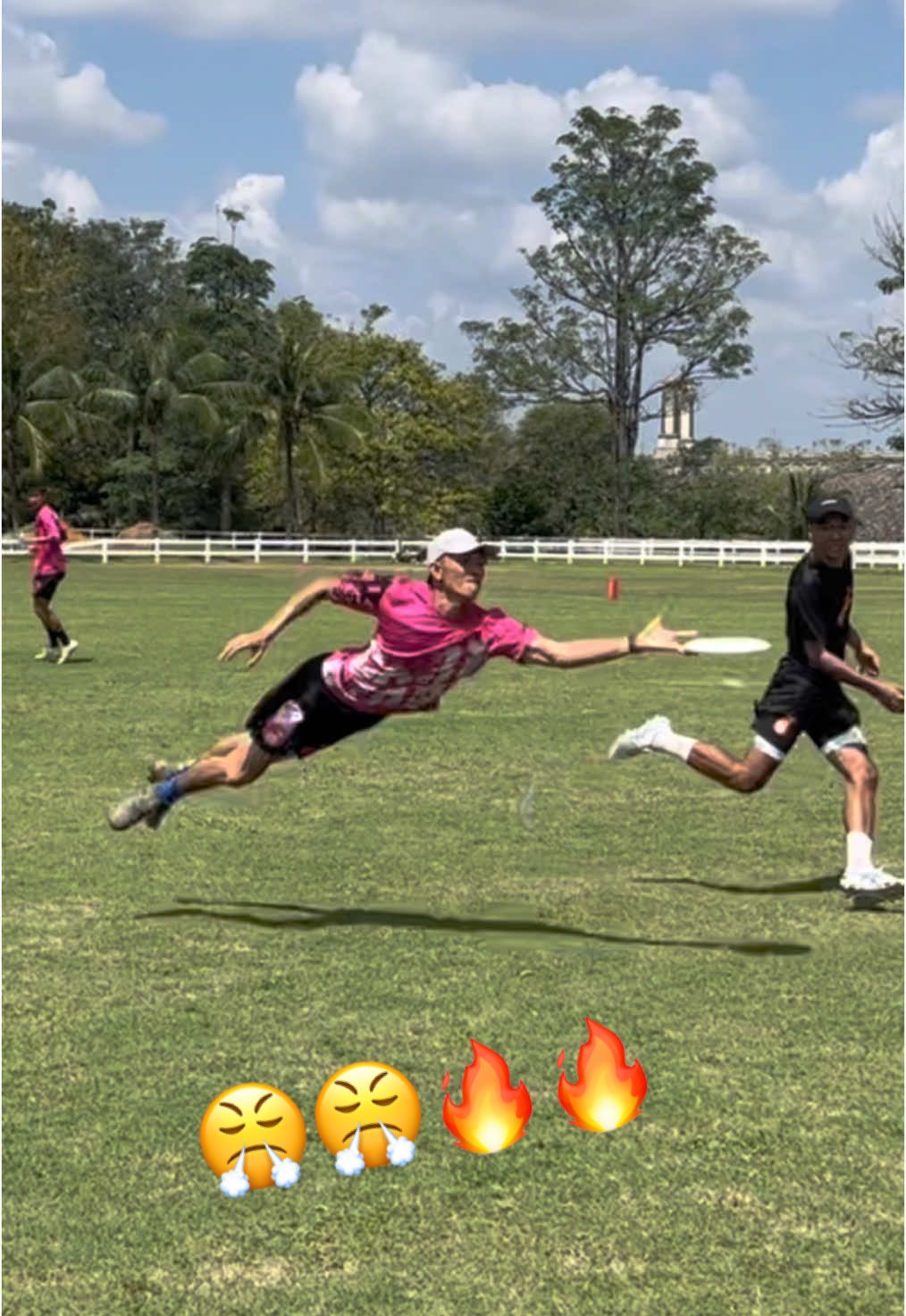 LAYOUT D! 🤯🔥 #frisbee #ultitude #ufa #malaysia #layout #sports #ultimatefrisbee #frisbeemalaysia #ultimate #ultimatefrisbeemalaysia #frisbeetiktok #malaysiatiktok #audl #frisbeehighlights #ultitudefrisbee #sportstiktok #ultiworld 