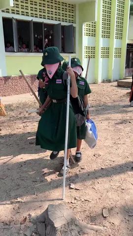 แบบทดสอบความเชื่อใจ ทุกนายปิดตาหมด ยกเว้นรองนายหมู่ที่เปิดตาและต้องบอกทางเพื่อน 👍🏻✨ #ครูเพียว #นักเรียน #นักเรียนเป็นคนตลก #ลูกเสือ #เนตรนารี #ปิดตาบอกทาง #ขำๆ #ดันขึ้นฟีดที 😆😆😆