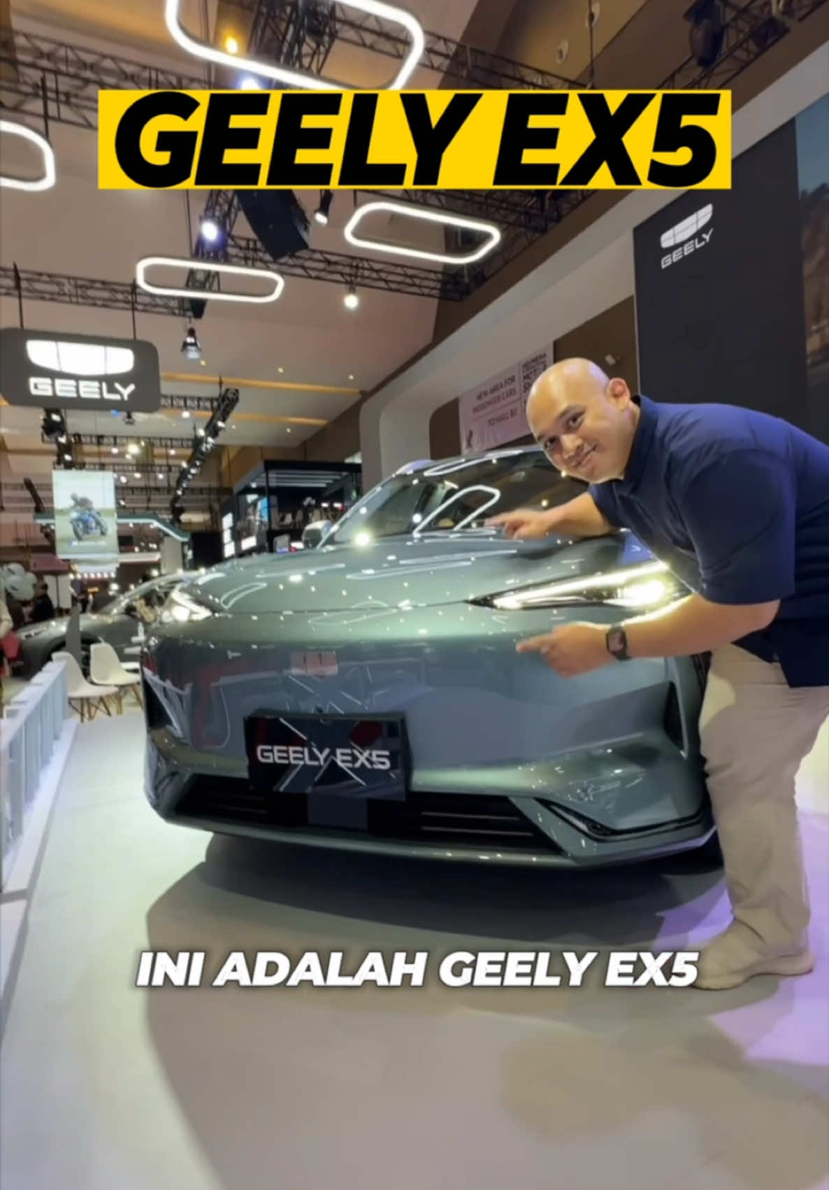 Mobil ada jok pijet, pendingin jok, panoramic sunroof raksasa cuma 500 jutaan? 😅 Geely EX5 nih! Tapi di luar fiturnya, yang unik dari EX5 ini adalah baterainya yang diklaim kuat hingga 3.500x charge cycle atau hingga 1 juta kilometer! Sadis juga ya? 🧐 #geely #ex5 