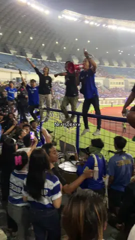 Biarpun banyak yang mencela, Tapi makin kesini makin Cinta dan Bangga sama Terompet 🎺 Bomber yang selalu ada disetiap pertandingannya , Selatan emang se Happy itu,seenjoy itu,Senyaman Itu 💙 #bomberforpersib  #bomber #persib  