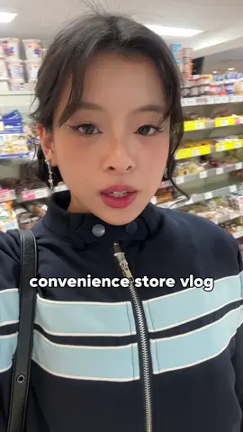 trying grape icecream in japan 😩 its so goooodd #japan #conveniencestore #mukbang #Vlog 