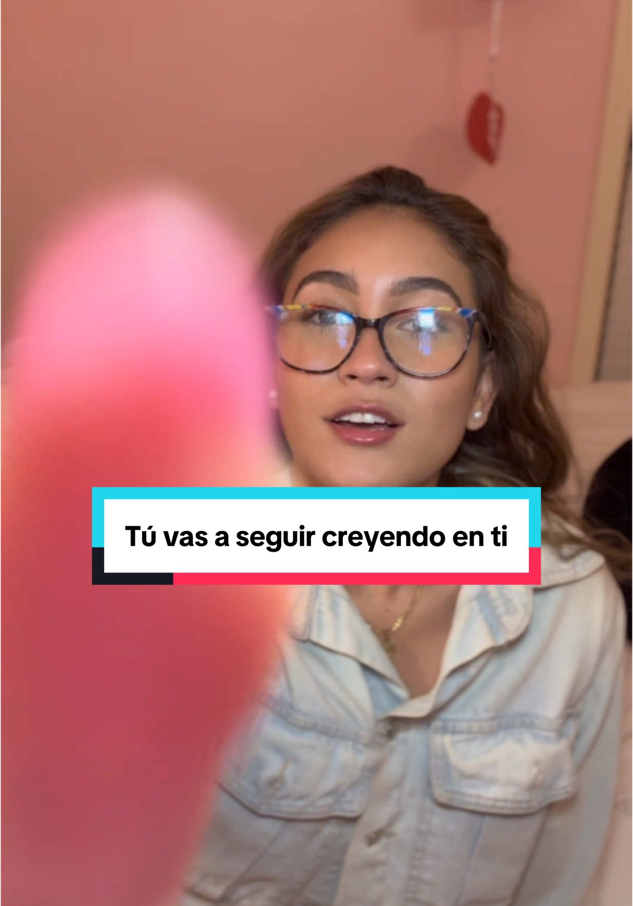 Tú vas a seguir creyendo en ti y en tu potencial. Caerse mil veces, levantarse otras mil y seguir cayendo de nuevo es la clara descripción de una vida dedicada al deporte. Y aunque eso suene desconcertante, la buena noticia es que VOS no te vas a rendir, es que VOS vas a seguir apostando por ti y vas a seguir creyendo en ti.  ¿Porque que sería de nuestra vida deportiva sin estas caídas que nos llevan a descubrir nuestro verdadero potencial? #deportista #aquiyahora #voleibol #jugadoradevoleibol #motivacional #inspiracion #proceso #perseverancia #consejos #voleylovers #motivacionpersonal #motivacion #mentalidadganadora #mentalidaddeportiva #studentathlete #creeenti #meta #futuro 