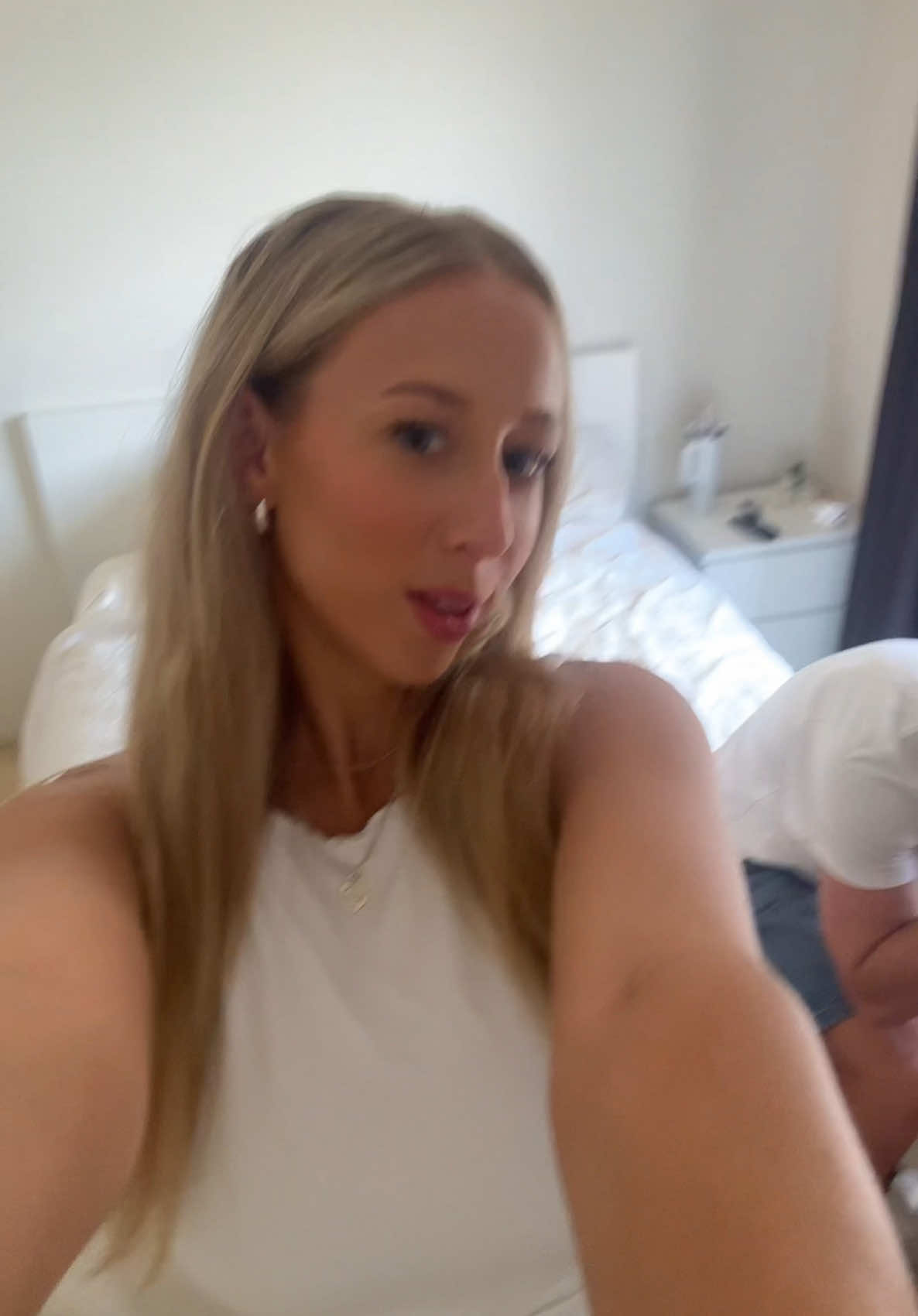 he’s not having a bar of it               #fyp #fyppppppppppppppppppppppp #sabrinacarpenter #fitcheck 