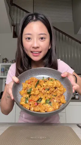 Buttermilk Chicken recipe from @Ade Koerniawan 🍌  Bahan : 500 gr paha ayam fillet 1/2 buah jeruk nipis 1 siung bawang putih parut 1/2 sdt garam 1/2 sdt merica bubuk 3 sdt kaldu jamur 1/4 sdt gula pasir 1/2 sdt cabe bubuk  Tepung basah : 5 sdm tepung terigy 1 sdm tepung beras 1 butir telur 1 sdt baking powder Saus : 1 sdm mentega 3 pcs cabai merah keriting 1 kaleng susu evaporasi 2 siung bawang putih cincang 5 batang daun kari 1 sdm skm 1 sdm kaldu ayam 1/2 sdt garam sejumput blackpepper/ merica bubuk 1/2 sdt kaldu jamur enakk! must try 👌😍