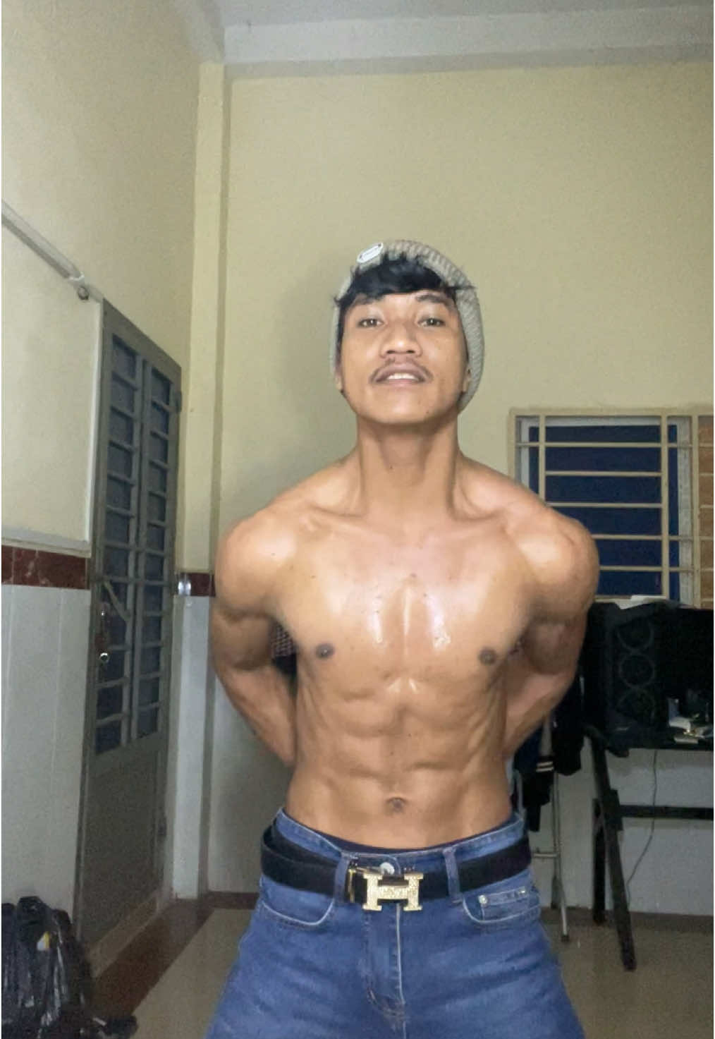 ហាត់លេីកយកកម្លាំងដៃ...#gym #myfriends #សុខភាព #លំហាត់ប្រាណ #ភ្នំពេញ #បាត់ដំបងផ្ទះខ្ញុំ🇰🇭❤️ #vannda 