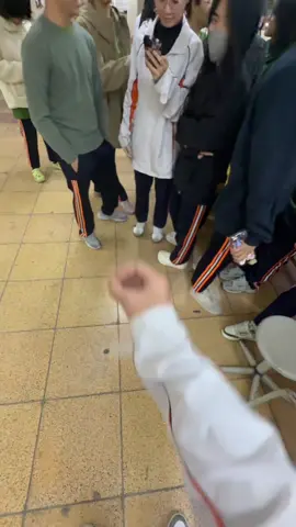 xa mặt không cách lòng vừa gặp đã tặng nhau #kyyeucap3 #duonghoanguyenhue #contentban 