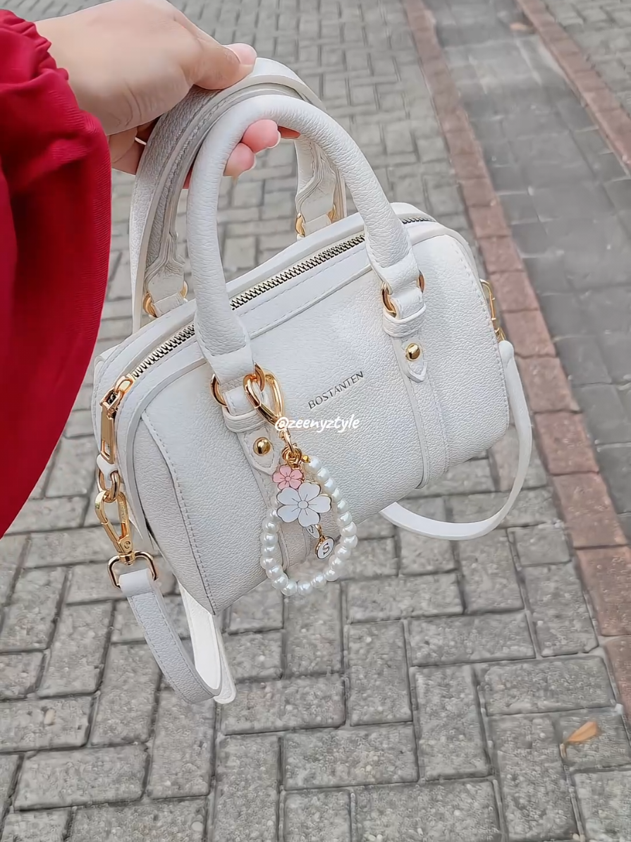 Lebaran ga cuma baju yg harus disiapin tapi tas juga lohh, kamu udah nemu belum? #tas #bag #slingbag #foryou #Ramadan 