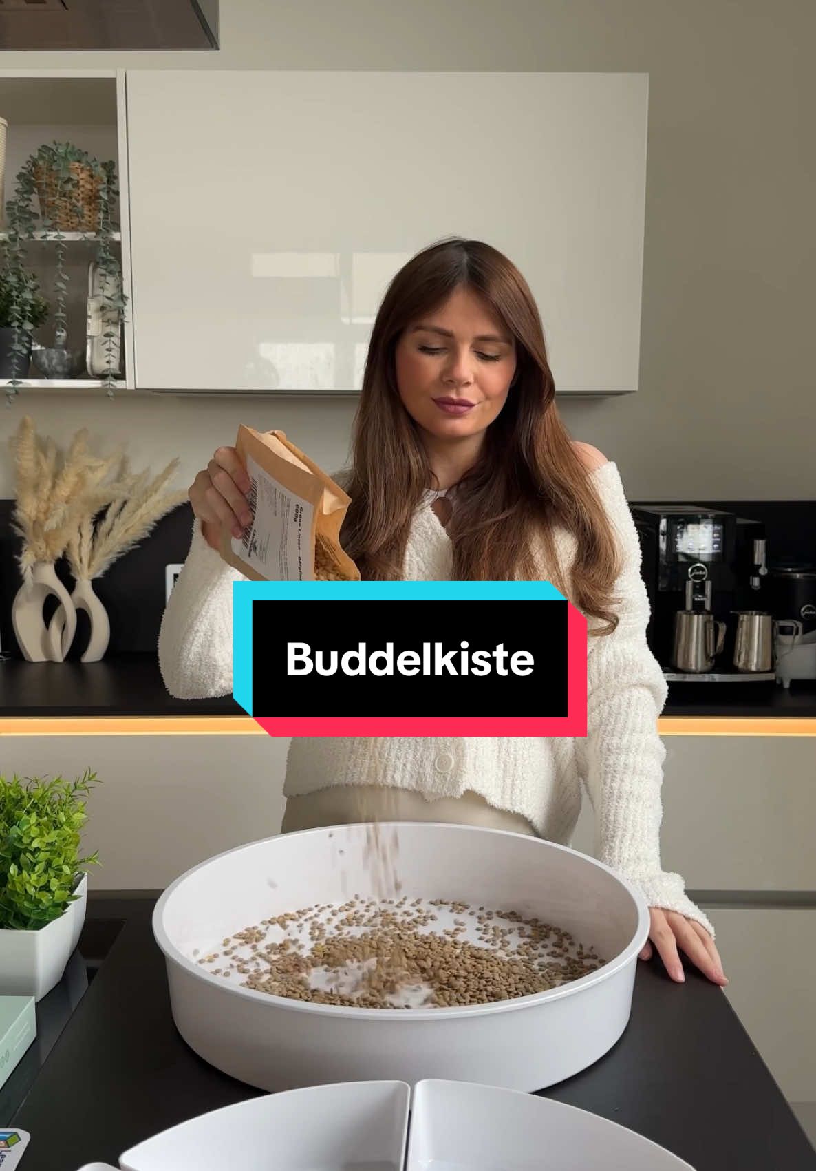 Eine Buddelkiste für unseren Sohn 👦 wie findet ihr die Idee? Mein Sohn liebt es 🥰🩷 #buddelkiste #DIY #mama #kind #kreativ #basteln #spielen #feinmotorik 