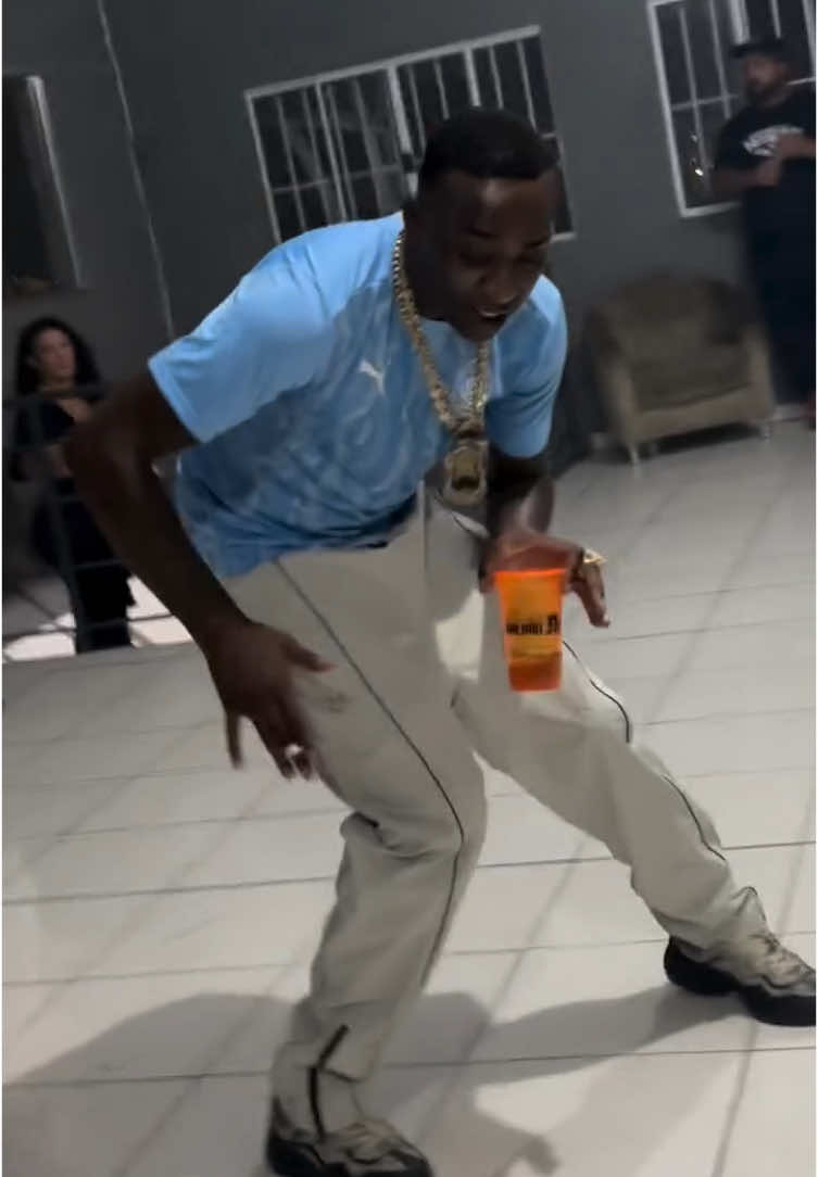 Mc Negão no passinho do romano atualizado 🤣
