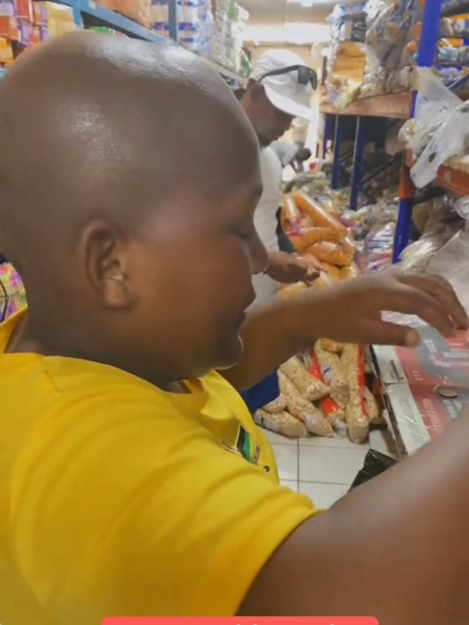 This 13 year-old boy is selling snacks and sweets. He makes between R240 and R280 per day. This means you should not wait to finish school before you can start your own business. #teen #hustler #soweto #kasihustlers 