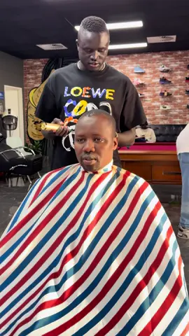Tag that one person who always slap while laughing 😂 me @afrobeats Hair salon 
