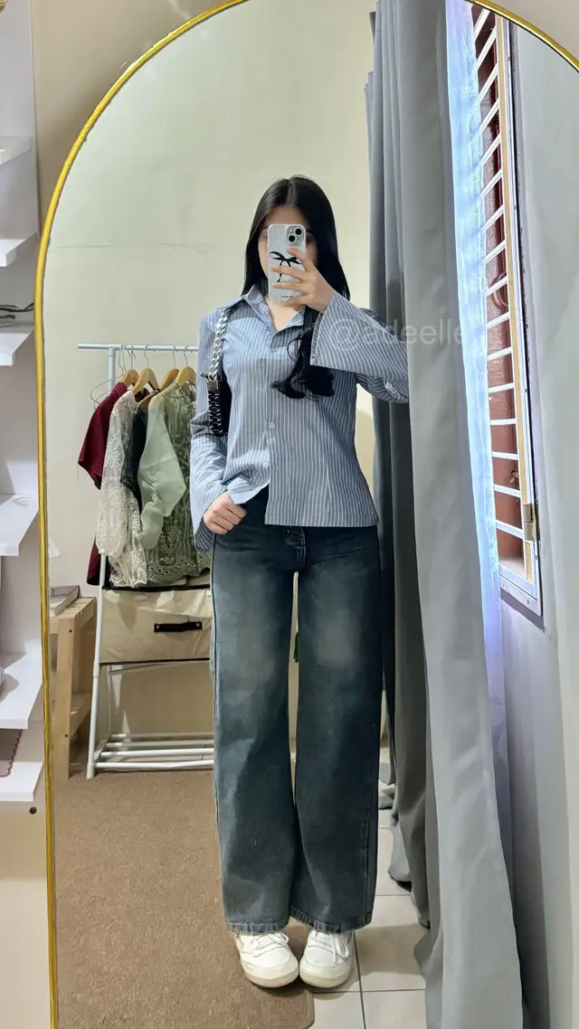 akhir akhir ini lagi seneng pake kemejaa 😻🤍