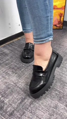 Thick sole platform slip-on loafer shoe#viralshoes #trendyshoes #womenshoes #loafershoes #platformshoes #sliponshoes #walkingshoes #tiktokmademebuyit #spotlightfinds 
