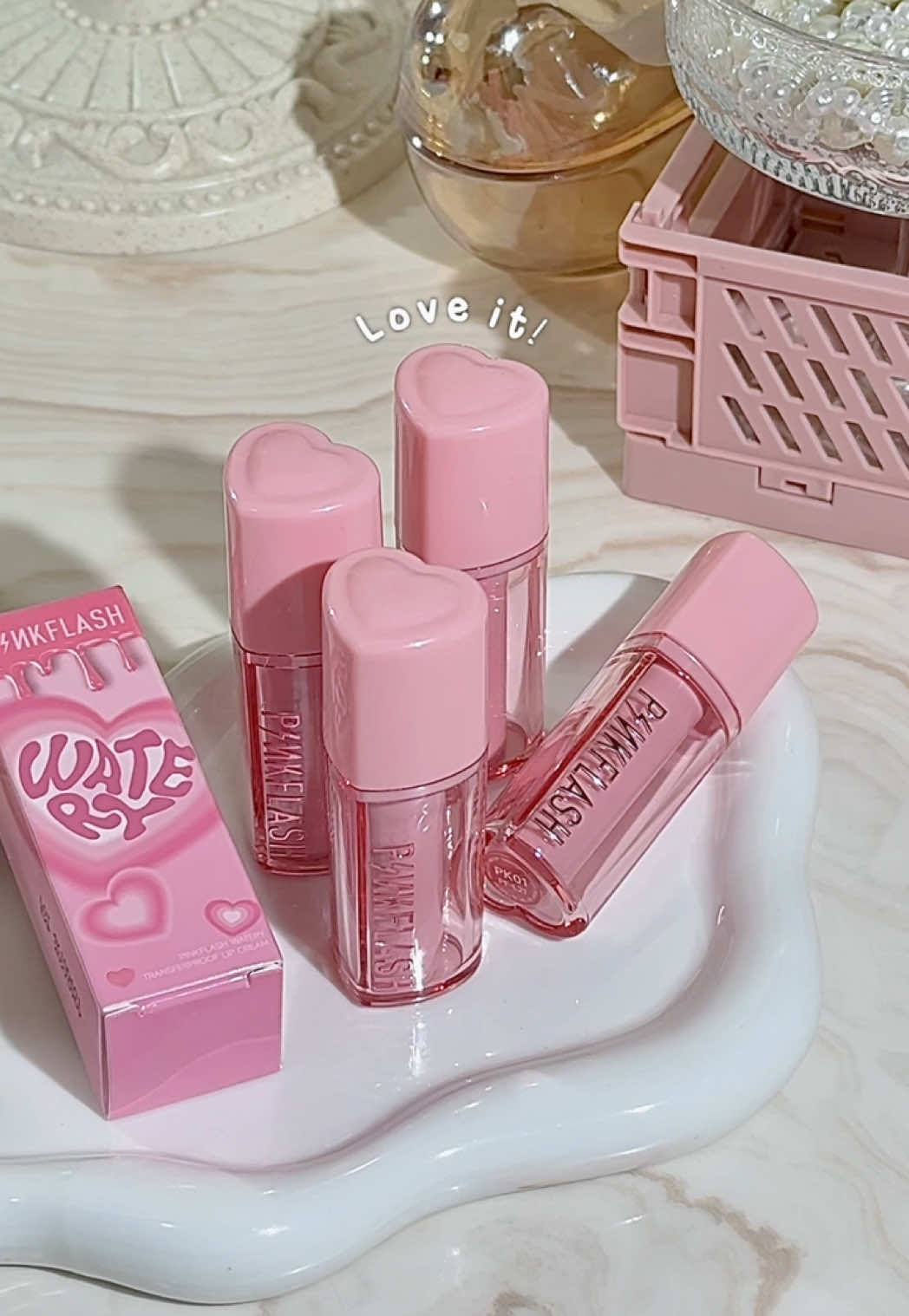 One swipe to juicy, glass-like shine lips ✨ #lipgloss #pinkflash #pinkflashmy #pinkflashbeauty 